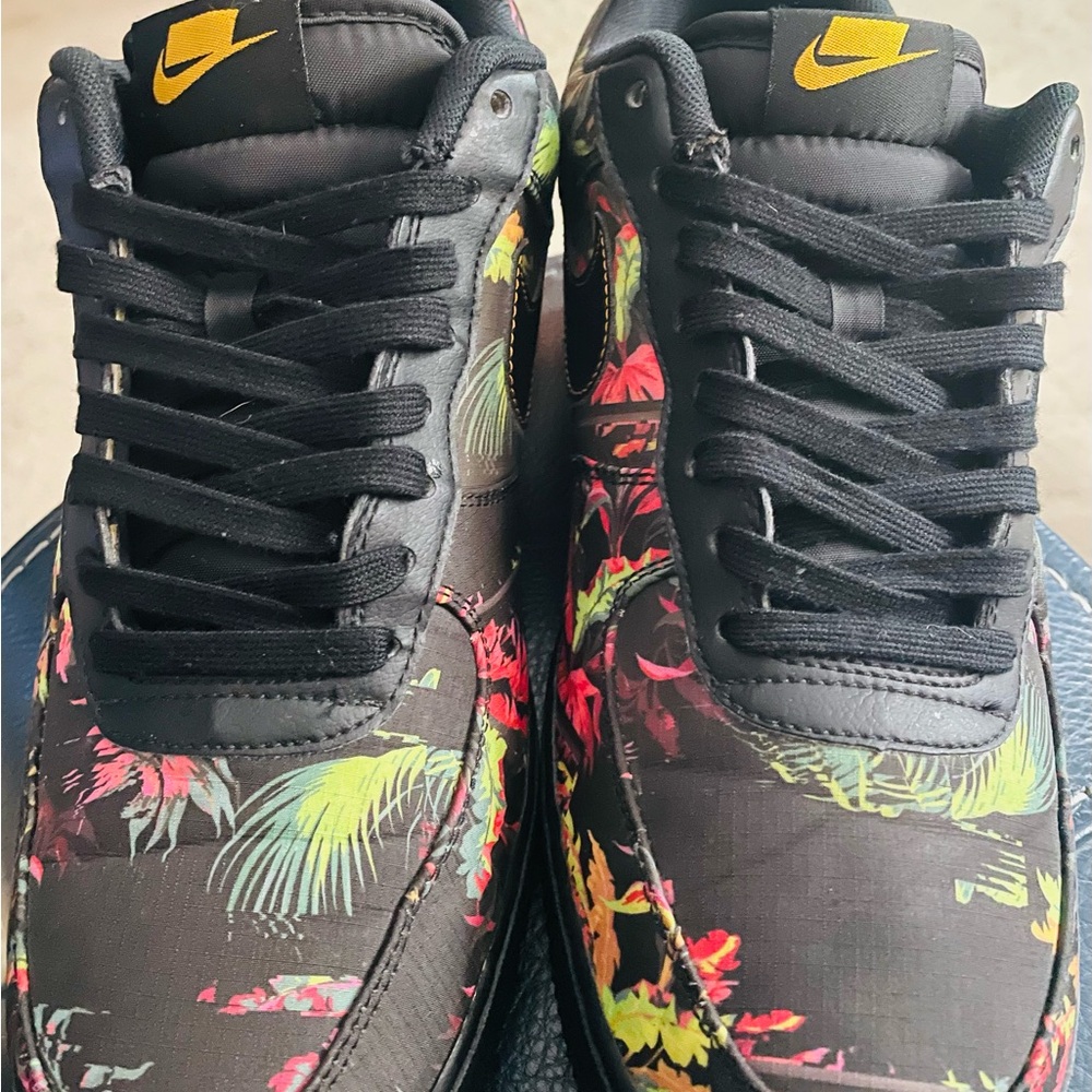 Nike Air Force 1'07
LV8 “Floral Pack” Mens 10
$179 - Picture 10 of 12